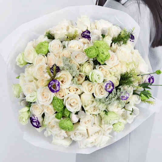 bó hoa hồng trắng