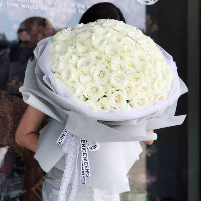 bó hoa hồng trắng