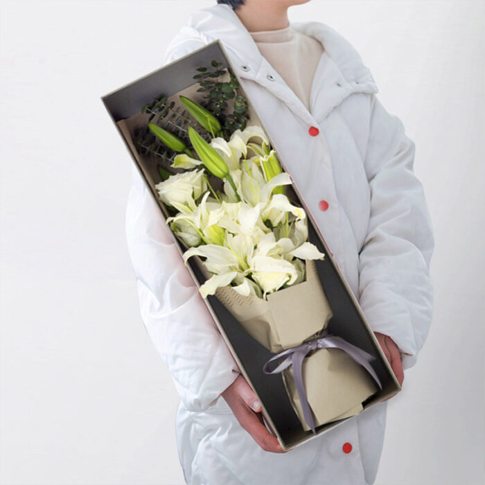 hộp hoa hồng và hoa ly