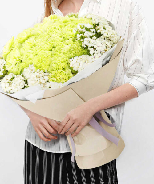 Bó hoa cẩm chướng xanh lá