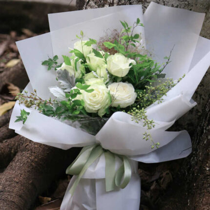 Bó hoa hồng trắng nhạt tinh tế