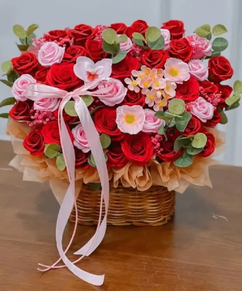 Lẵng hoa sáp để bàn