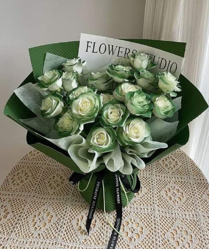Bó hoa hồng xanh lá cây