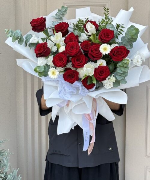 Mẫu bó hoa hồng đỏ đơn giản