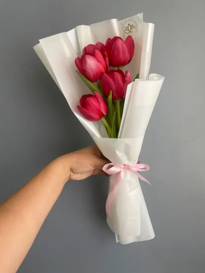 Bó hoa tulip đỏ 4 bông