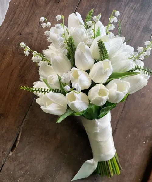 bó hoa cưới tulip trắng