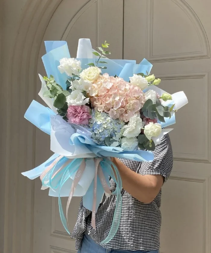 Hoa tặng tốt nghiệp cho nữ đẹp chúc mừng